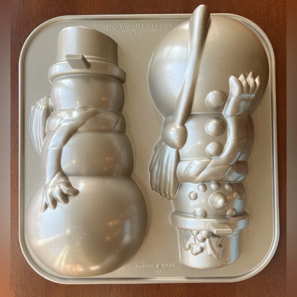NWT - Williams-Sonoma Festive Snowman Cake Pan Nordic Ware